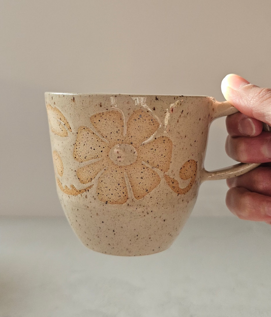 Grande tasse aux motifs floraux naturelle