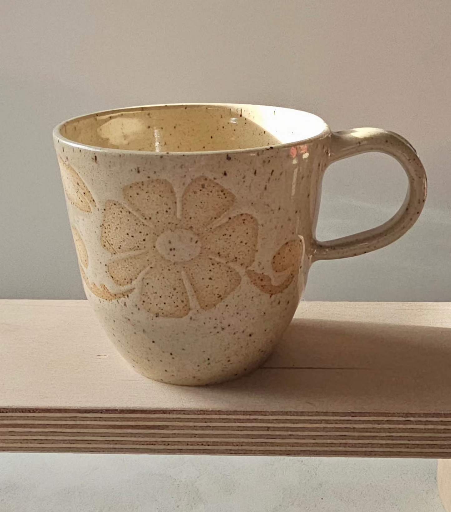 Grande tasse aux motifs floraux naturelle