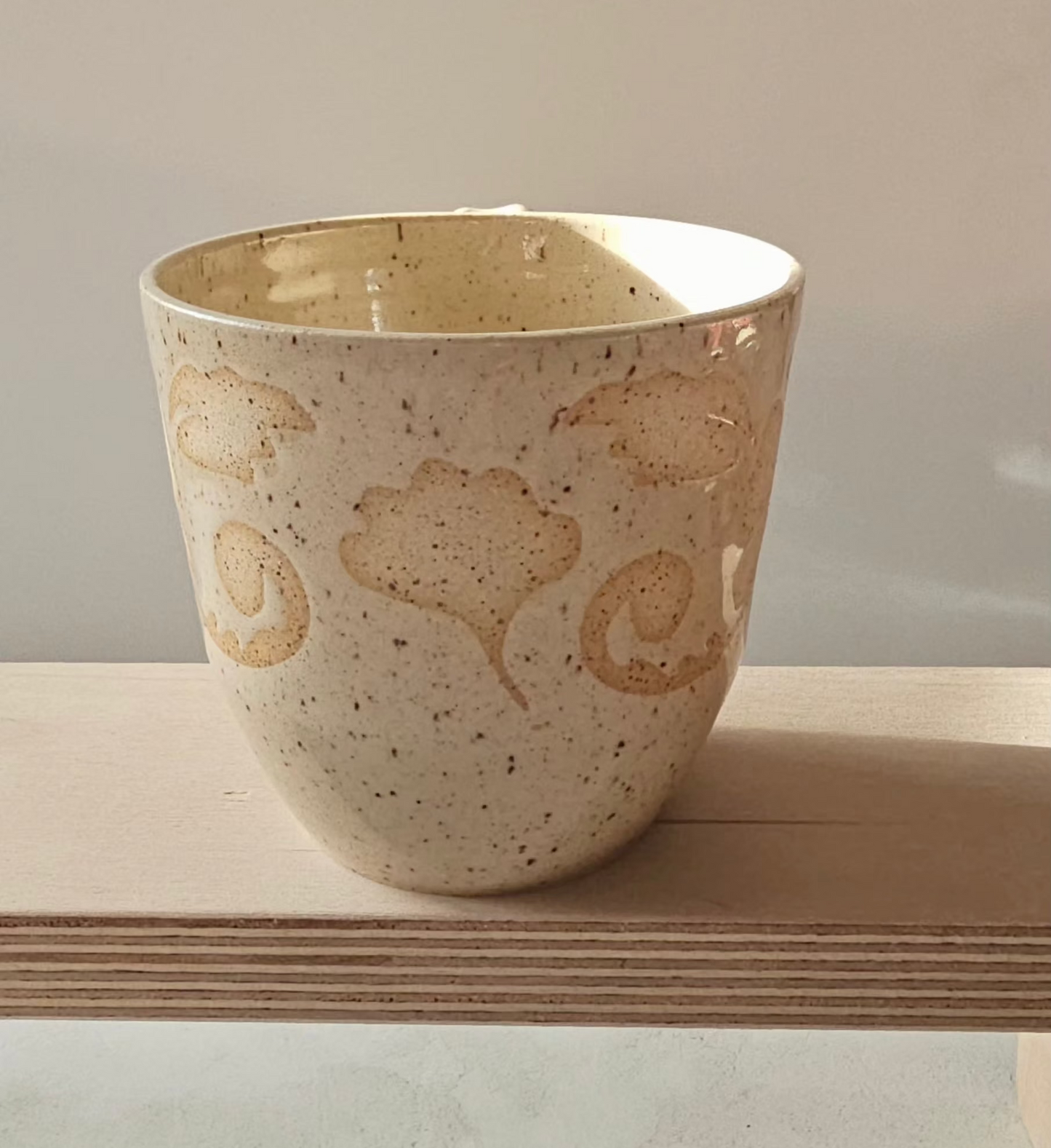 Grande tasse aux motifs floraux naturelle