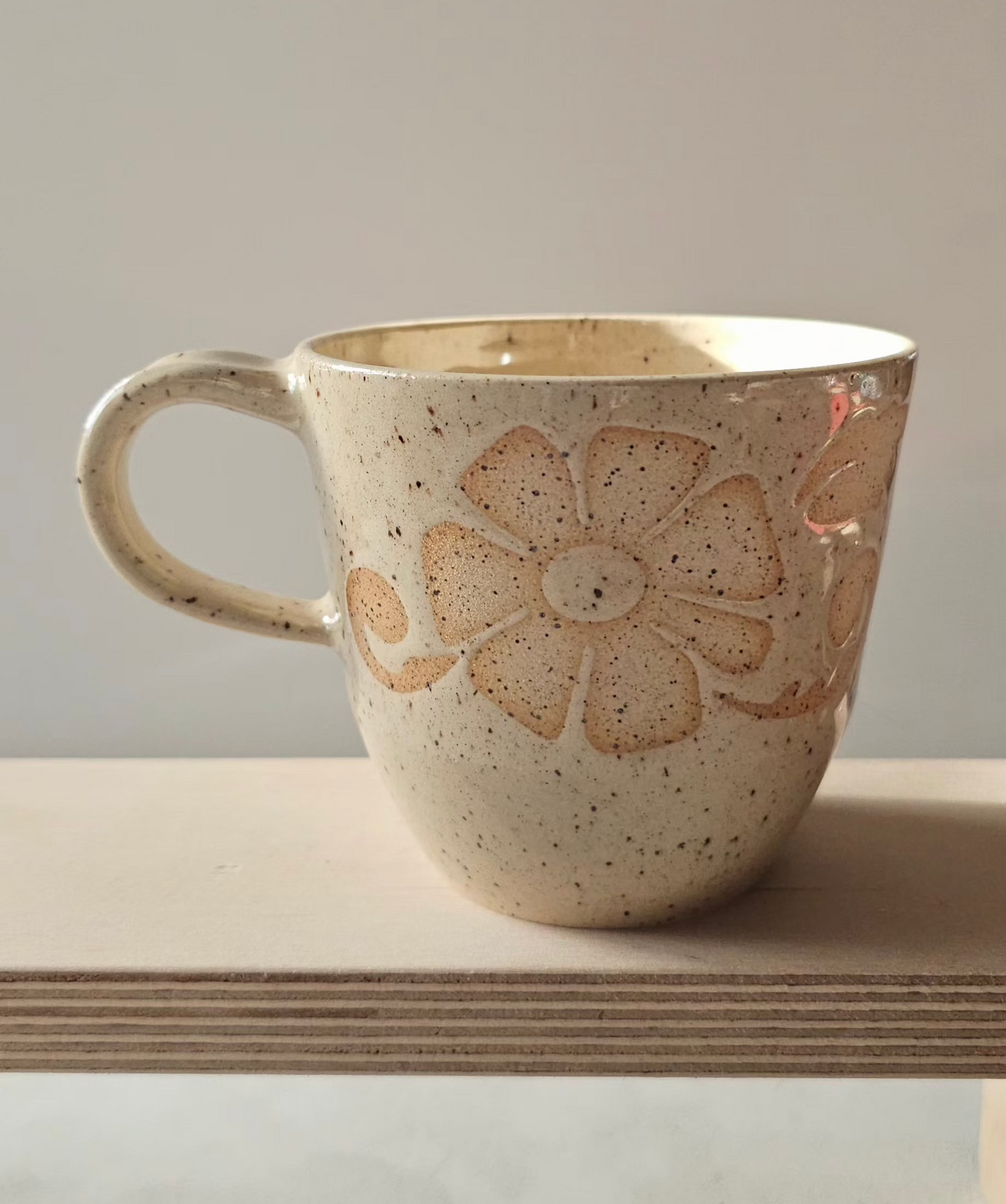 Grande tasse aux motifs floraux naturelle