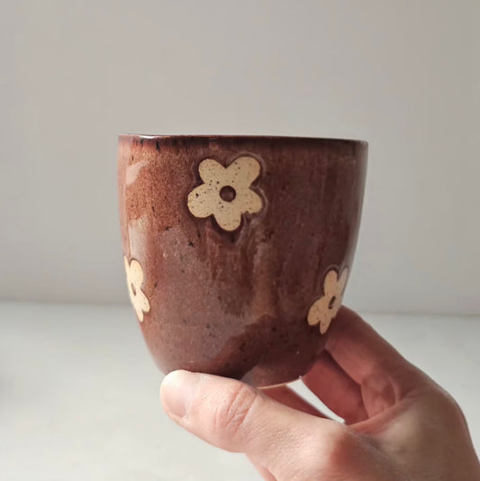 Gobelet en forme de cœur bourgogne à motifs floraux